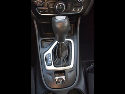 2018 Jeep Cherokee Latitude Plus   - Photo 13 - Mesa, AZ 85201