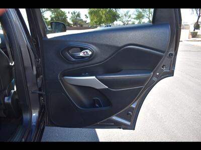 2018 Jeep Cherokee Latitude Plus   - Photo 27 - Mesa, AZ 85201