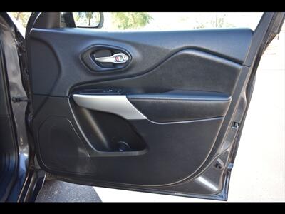 2018 Jeep Cherokee Latitude Plus   - Photo 34 - Mesa, AZ 85201
