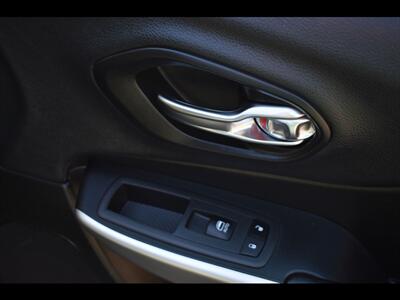 2018 Jeep Cherokee Latitude Plus   - Photo 35 - Mesa, AZ 85201