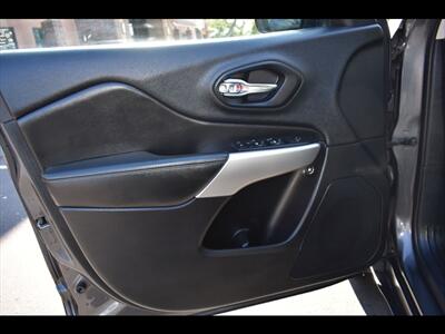 2018 Jeep Cherokee Latitude Plus   - Photo 18 - Mesa, AZ 85201