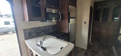 2018 RV Sandpiper 3350bh   - Photo 10 - Helena, MT 59601