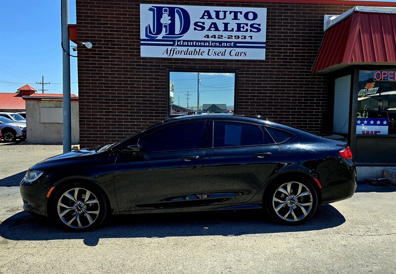 2016 Chrysler 200 S  