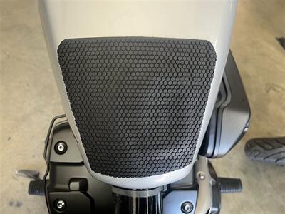 2020 Yamaha Bolt R-Spec 950   - Photo 12 - Arcadia, CA 91006