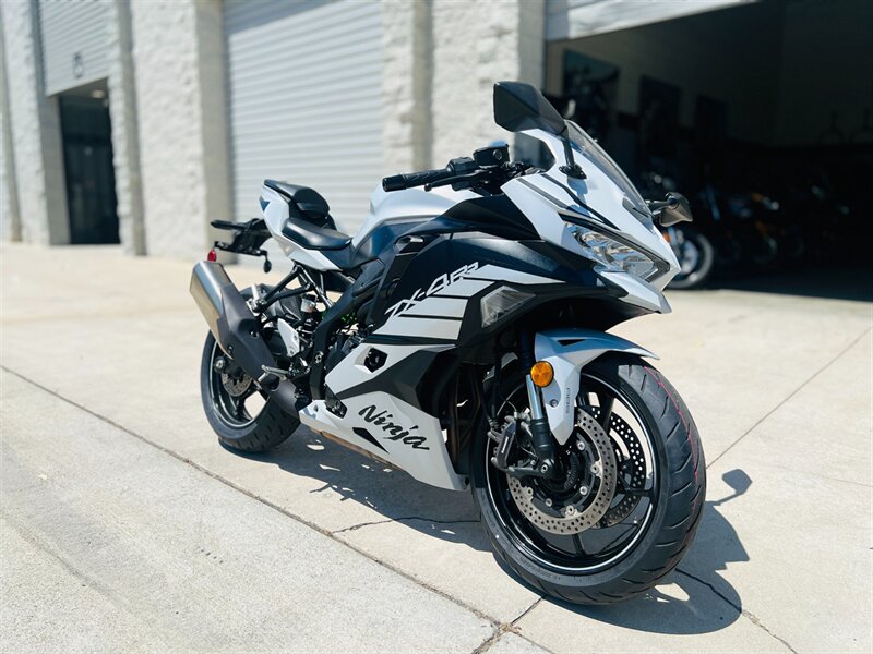 2025 Kawasaki Ninja ZX-4RR ABS  