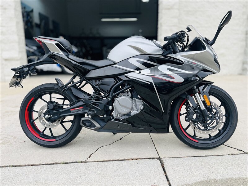 2023 CF MOTO 300SS  