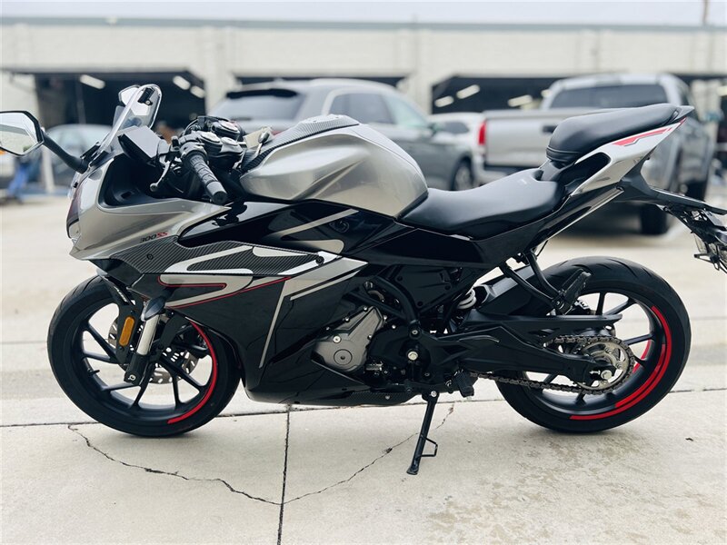 2023 CF MOTO 300SS  