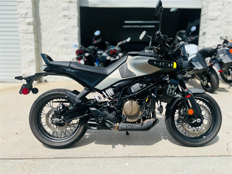 2024 Husqvarna Svartpilen 401  