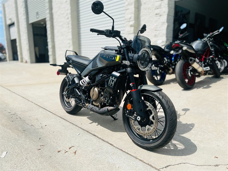 2024 Husqvarna Svartpilen 401  