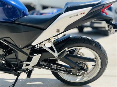 2011 Honda CBR250R   - Photo 8 - Arcadia, CA 91006