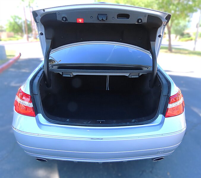 2010 Mercedes-Benz E 350 photo 29 of 37