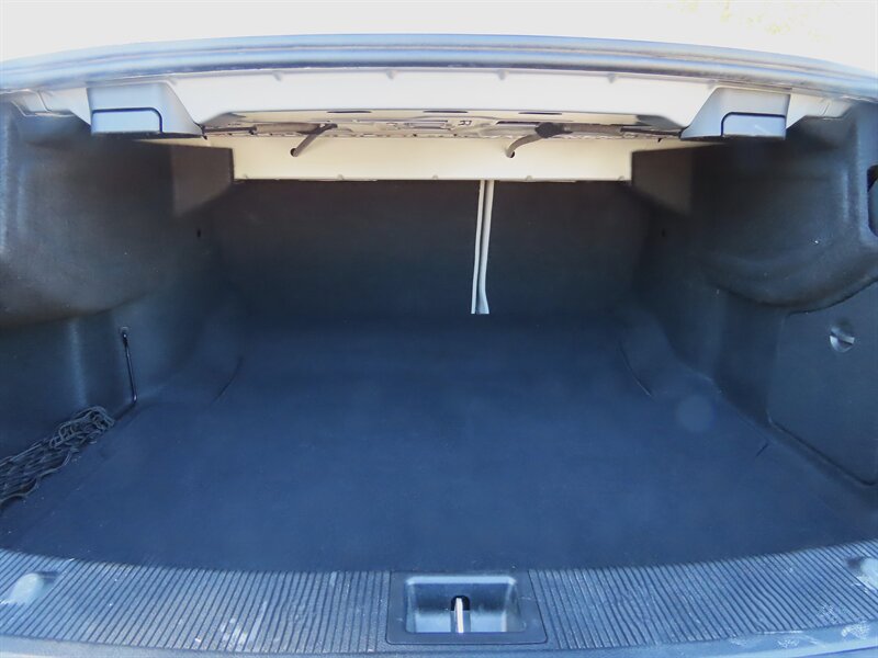 2010 Mercedes-Benz E 350 photo 30 of 37