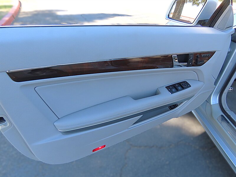 2010 Mercedes-Benz E 350 photo 25 of 37