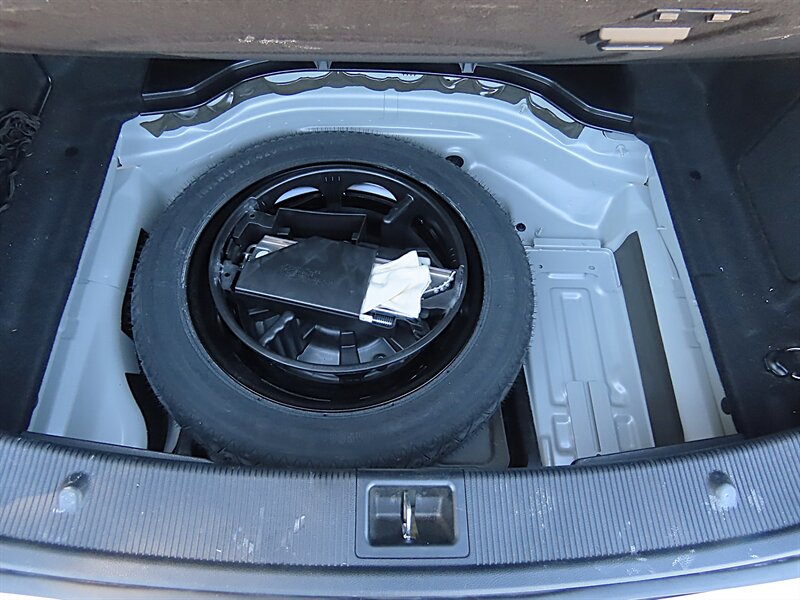 2010 Mercedes-Benz E 350 photo 32 of 37