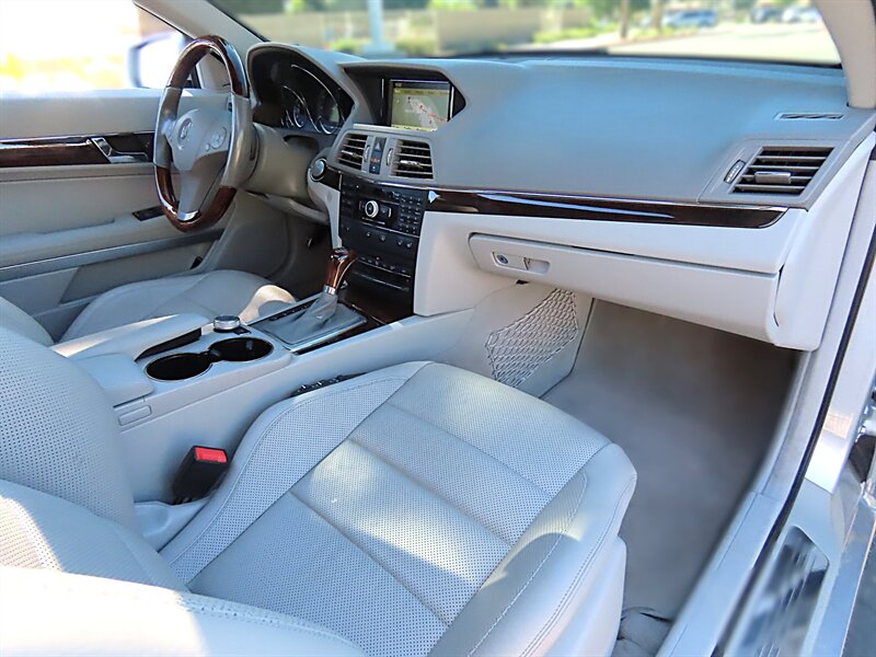 2010 Mercedes-Benz E 350 photo 18 of 37