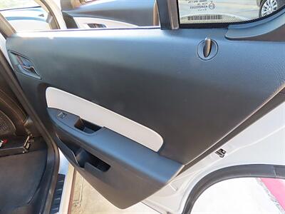 2011 Chevrolet Equinox LTZ   - Photo 35 - Palm Desert, CA 92211