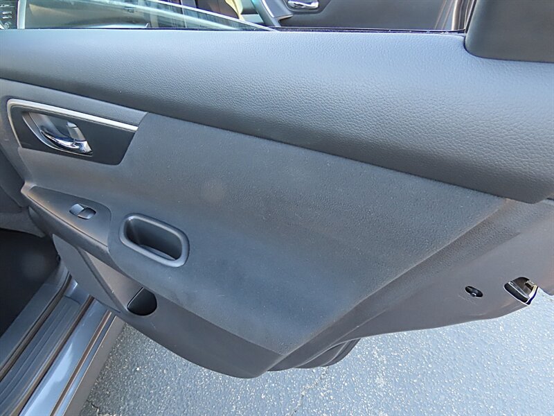 2015 Nissan Altima 2.5 S photo 32 of 37