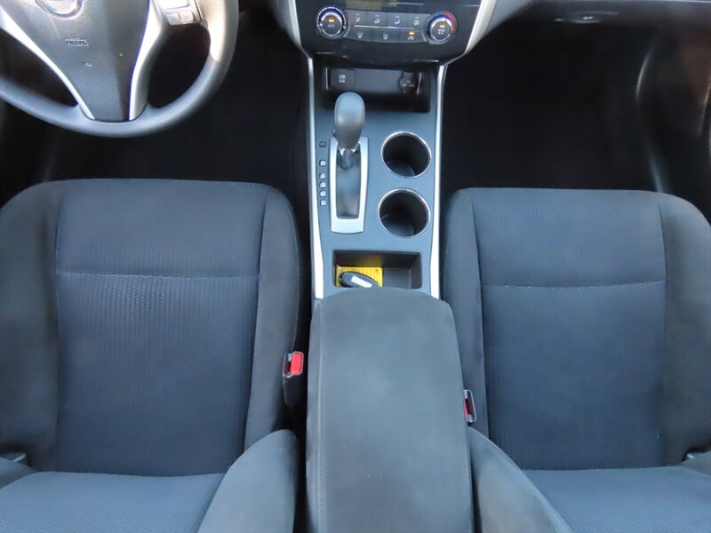 2015 Nissan Altima 2.5 S photo 18 of 37