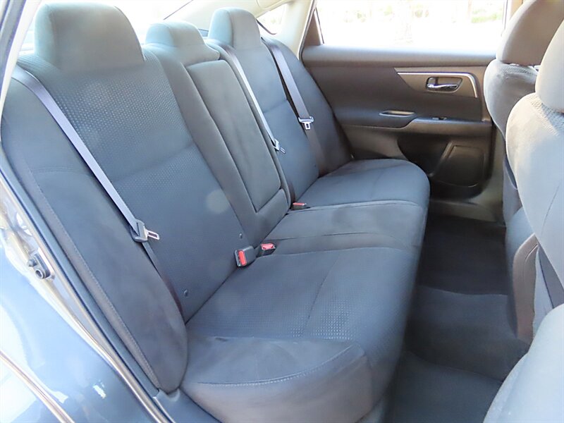 2015 Nissan Altima 2.5 S photo 22 of 37