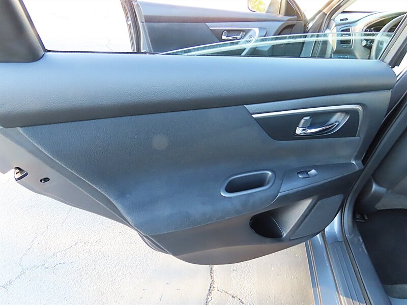 2015 Nissan Altima 2.5 S photo 30 of 37