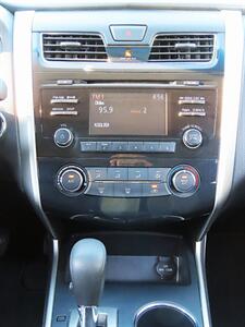 2015 Nissan Altima 2.5 S photo 19 of 37