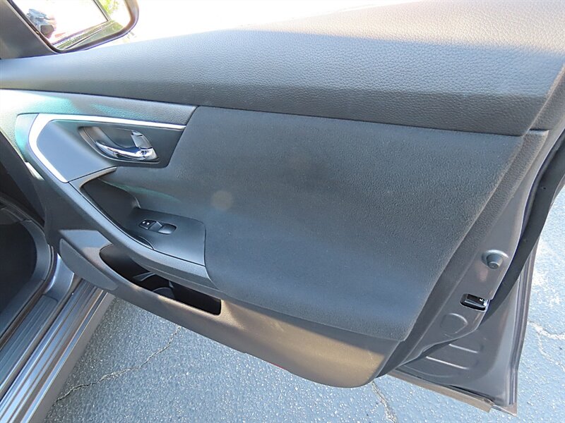2015 Nissan Altima 2.5 S photo 31 of 37