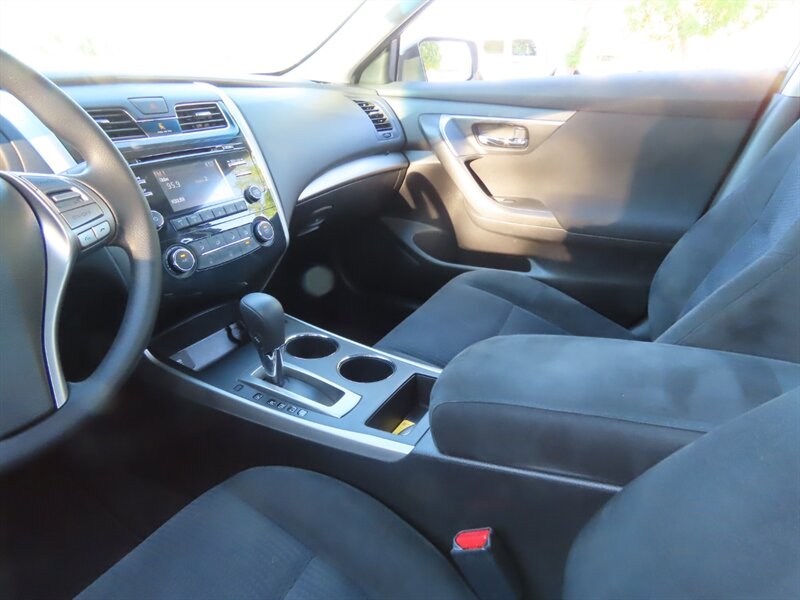 2015 Nissan Altima 2.5 S photo 17 of 37