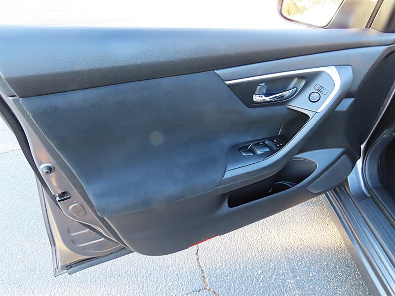 2015 Nissan Altima 2.5 S photo 29 of 37