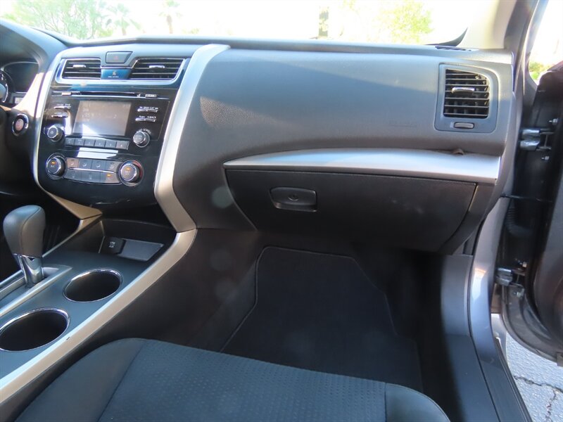 2015 Nissan Altima 2.5 S photo 20 of 37
