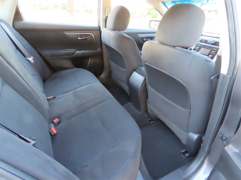 2015 Nissan Altima 2.5 S photo 23 of 37