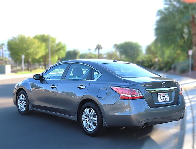 2015 Nissan Altima 2.5 S photo 4 of 37