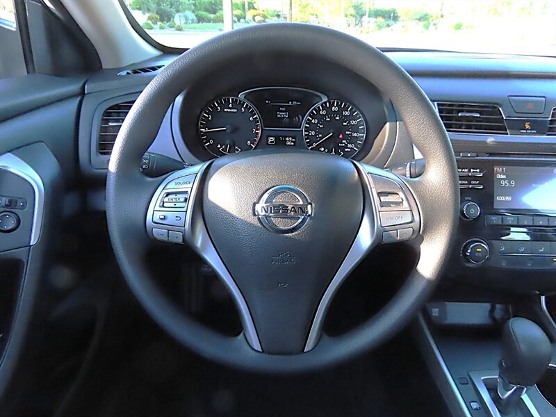 2015 Nissan Altima 2.5 S photo 14 of 37