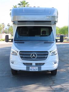 2020 Winnebago View 24J 24J   - Photo 2 - Palm Desert, CA 92211