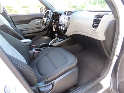 2016 Kia Soul +   - Photo 17 - Palm Desert, CA 92211