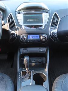 2010 Hyundai TUCSON Limited 4WD   - Photo 16 - Palm Desert, CA 92211