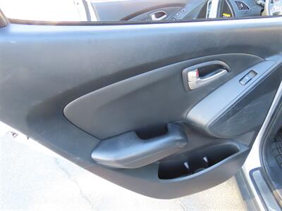 2010 Hyundai TUCSON Limited 4WD   - Photo 19 - Palm Desert, CA 92211