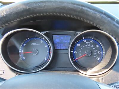 2010 Hyundai TUCSON Limited 4WD   - Photo 15 - Palm Desert, CA 92211