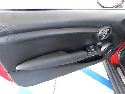 2017 MINI Cooper 3-door Cooper 2D Hatchback - Photo 32 - Palm Desert, CA 92211