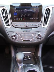 2022 Chevrolet Malibu LT   - Photo 16 - Palm Desert, CA 92211