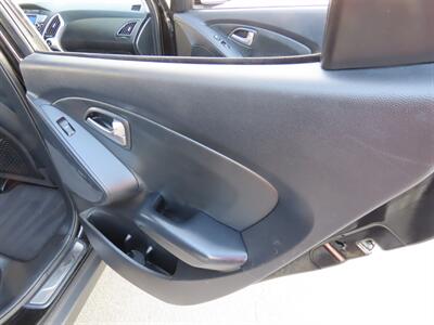 2011 Hyundai TUCSON Limited   - Photo 27 - Palm Desert, CA 92211