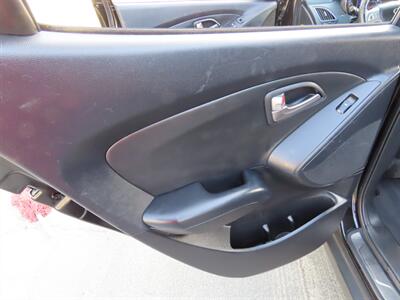 2011 Hyundai TUCSON Limited   - Photo 25 - Palm Desert, CA 92211