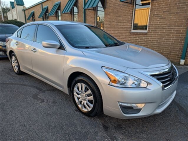 2015 Nissan Altima 2.5 S   - Photo 1 - Knoxville, TN 37919