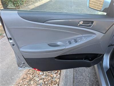 2015 Hyundai SONATA Hybrid   - Photo 7 - Knoxville, TN 37919
