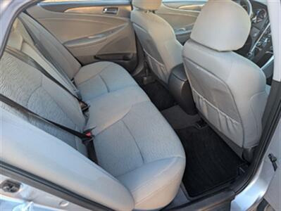 2015 Hyundai SONATA Hybrid   - Photo 18 - Knoxville, TN 37919