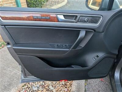 2012 Volkswagen Touareg TDI Sport   - Photo 7 - Knoxville, TN 37919