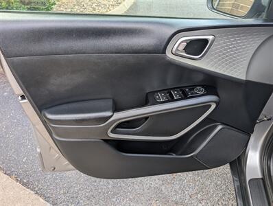 2022 Kia Soul LX   - Photo 8 - Knoxville, TN 37919