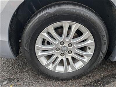 2017 Toyota Sienna XLE 8-Passenger   - Photo 6 - Knoxville, TN 37919