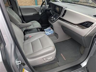 2017 Toyota Sienna XLE 8-Passenger   - Photo 27 - Knoxville, TN 37919