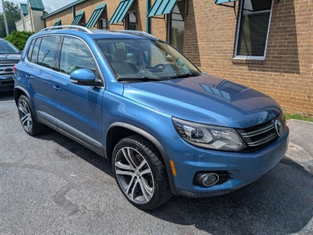2017 Volkswagen Tiguan 2.0T SEL - Photo 1 - Knoxville, TN 37919