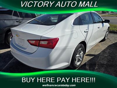2018 Chevrolet Malibu LS   - Photo 2 - Toledo, OH 43612